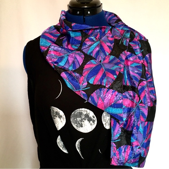 TWO Vintage Silky 80’s Scarves - Picture 9 of 16